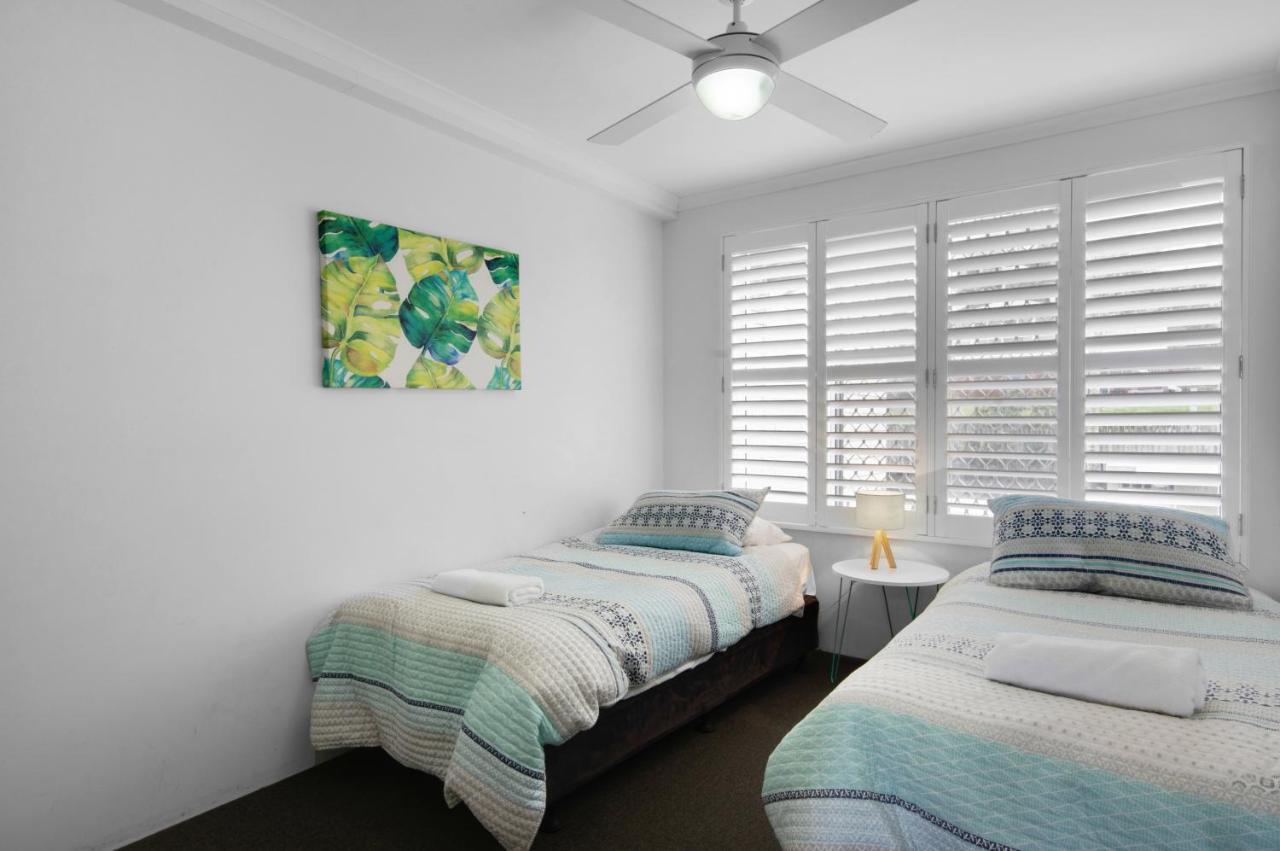 Capeview Apartments - Right On Kings Beach Caloundra Exterior photo