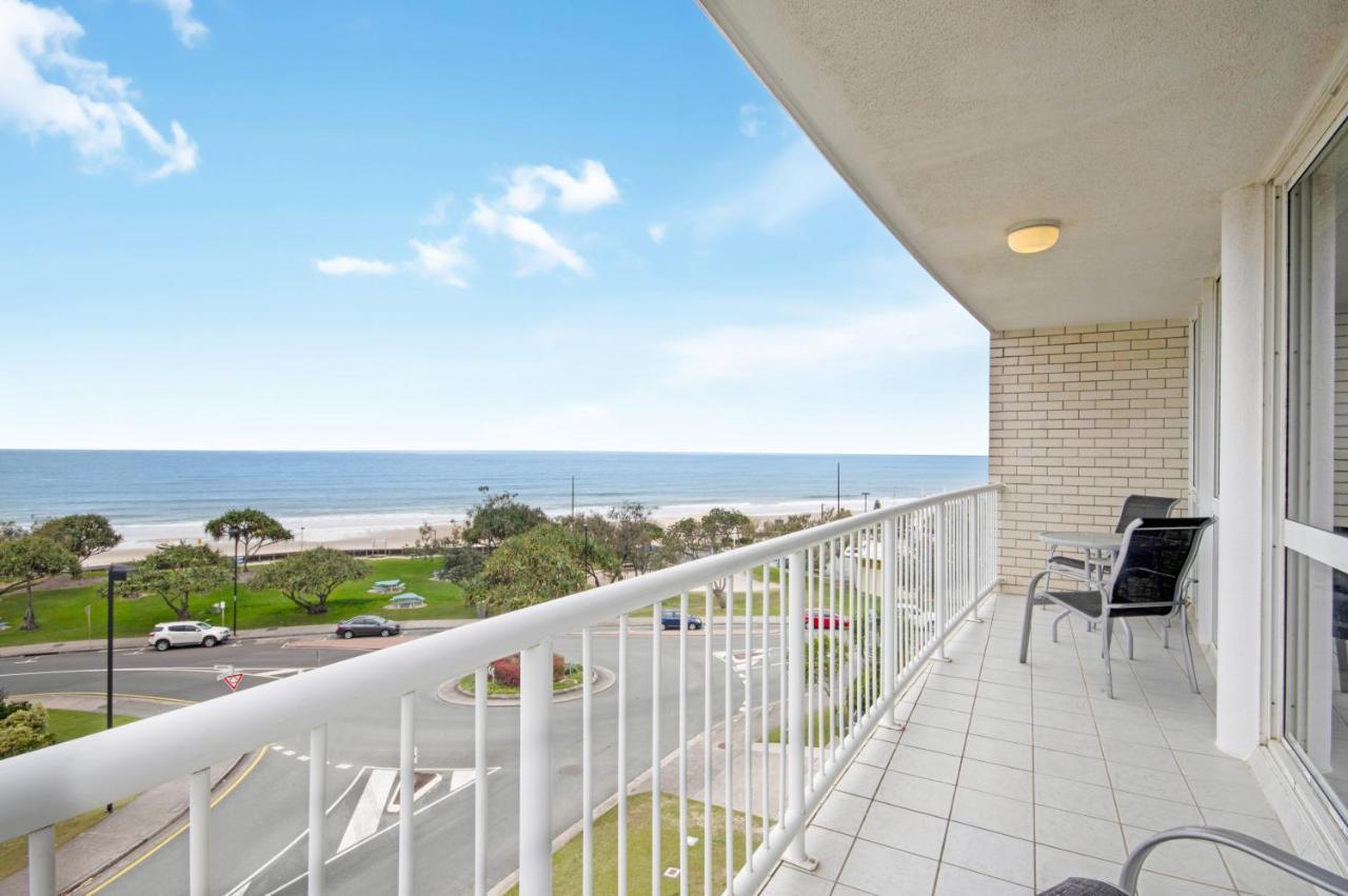 Capeview Apartments - Right On Kings Beach Caloundra Exterior photo