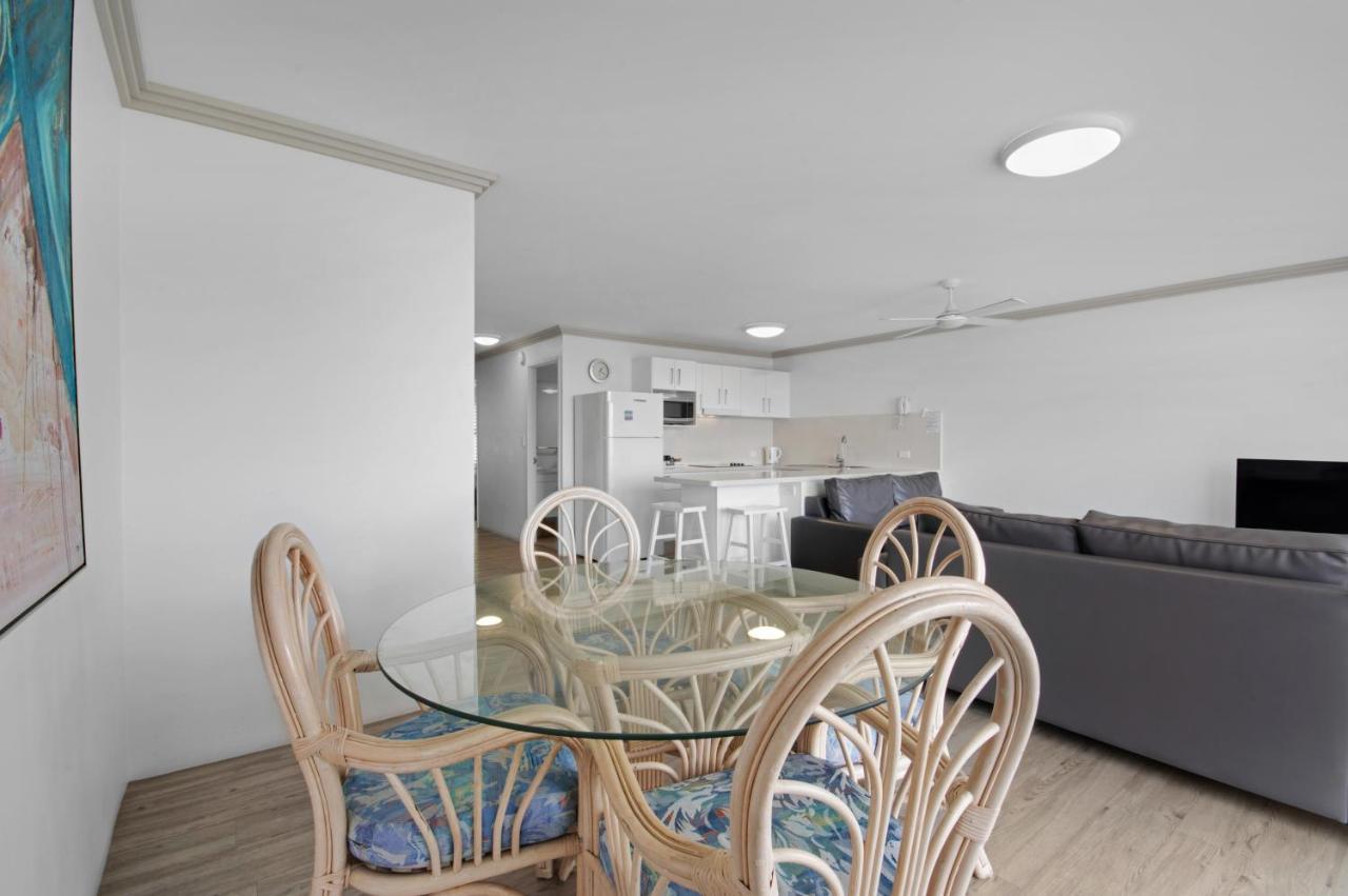 Capeview Apartments - Right On Kings Beach Caloundra Exterior photo