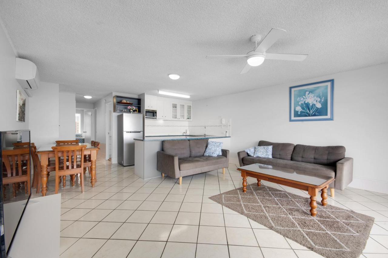 Capeview Apartments - Right On Kings Beach Caloundra Exterior photo