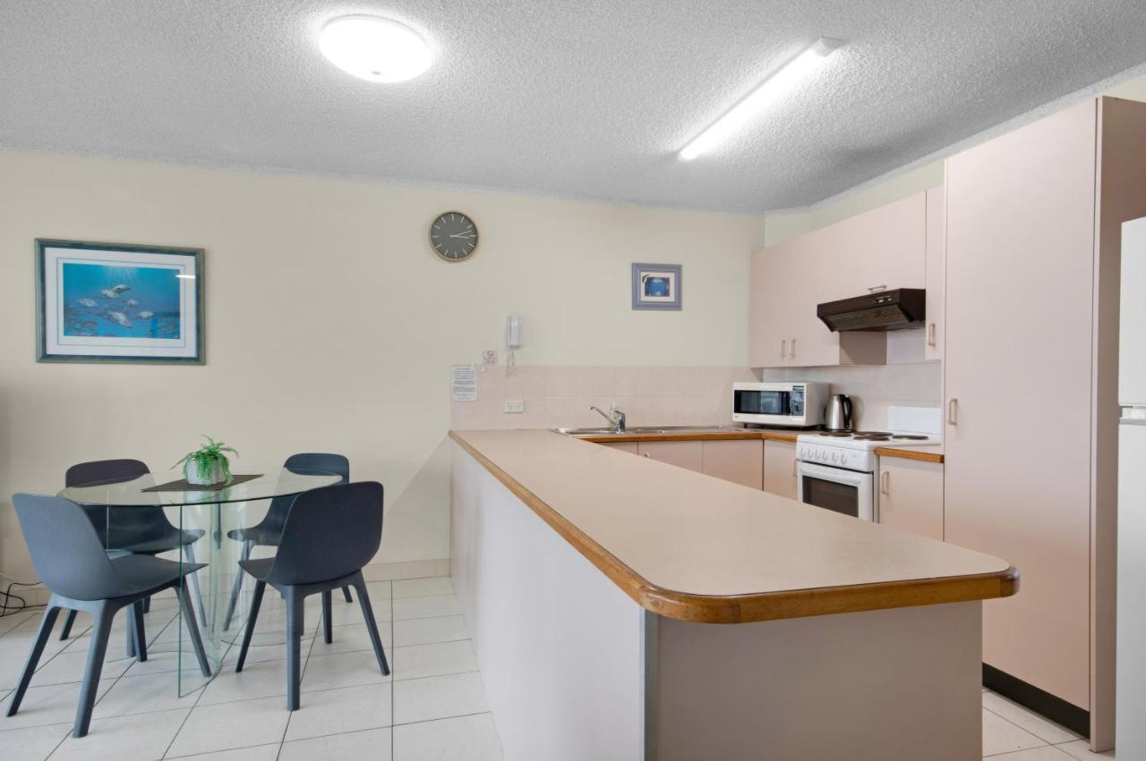 Capeview Apartments - Right On Kings Beach Caloundra Exterior photo