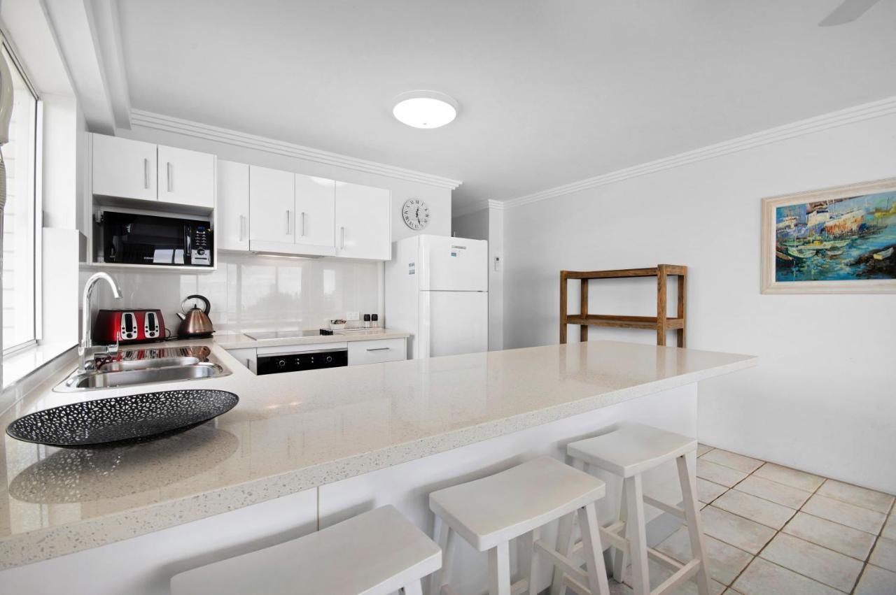 Capeview Apartments - Right On Kings Beach Caloundra Exterior photo