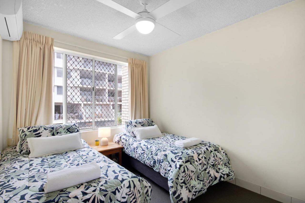 Capeview Apartments - Right On Kings Beach Caloundra Exterior photo