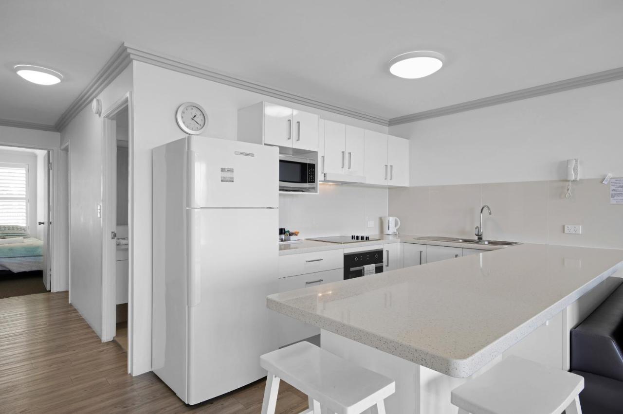 Capeview Apartments - Right On Kings Beach Caloundra Exterior photo
