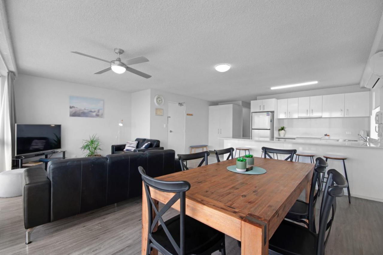 Capeview Apartments - Right On Kings Beach Caloundra Exterior photo