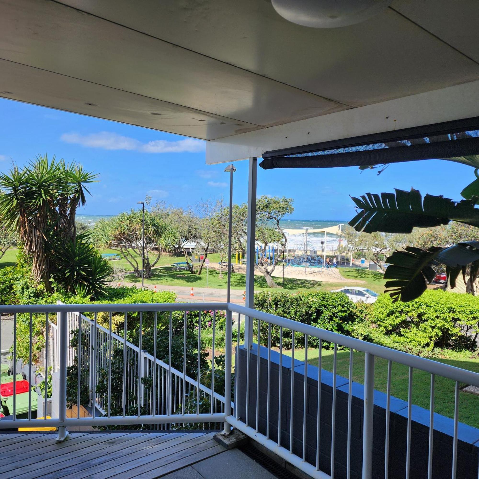 Capeview Apartments - Right On Kings Beach Caloundra Exterior photo