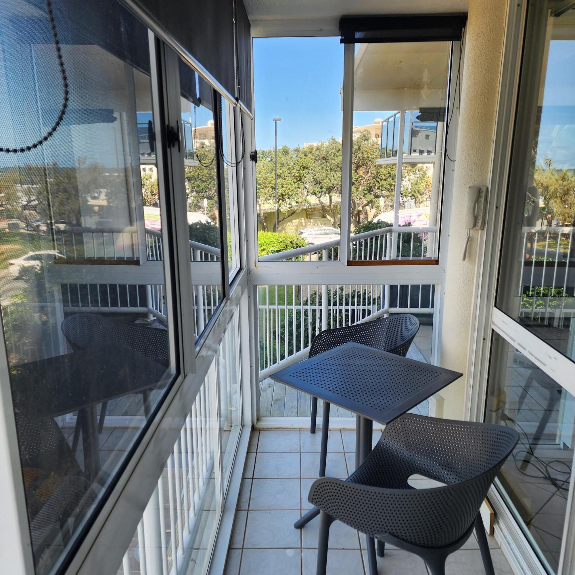 Capeview Apartments - Right On Kings Beach Caloundra Exterior photo