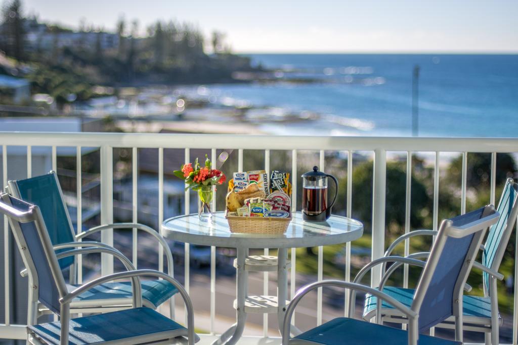 Capeview Apartments - Right On Kings Beach Caloundra Exterior photo